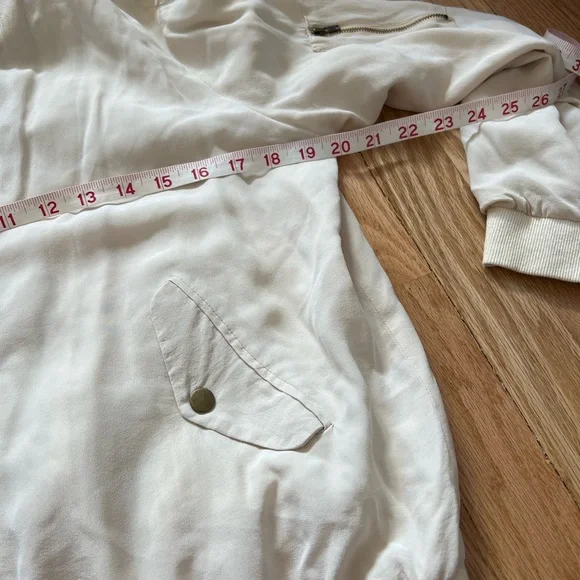 Johnny was cream bomber jacket embroidered with peacocks 100% silk size small - Picture 7 of 11